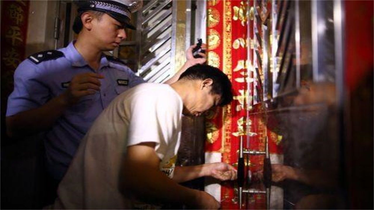 回龙镇请开锁师傅开了锁后，师傅为什么一般都不进门，就算主人请也不进去？